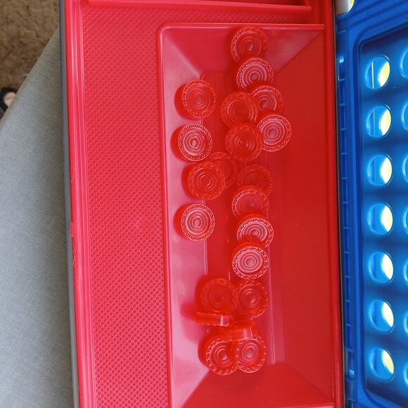 Hasbro Gaming Road Trip Series Connect 4 travel board game 2 player EUC ages 6+ - Picture 7 of 12